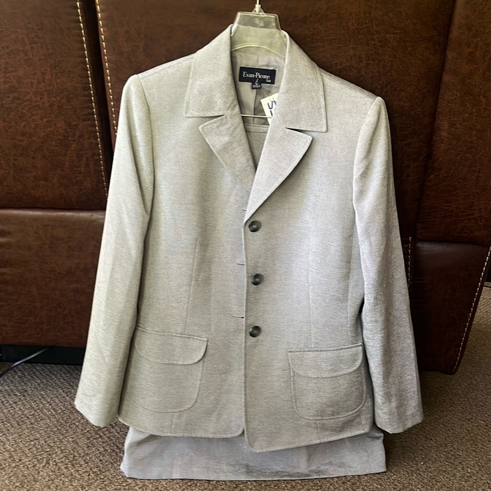 New Woman’s Evan-Picone Skirt Suit Size 12